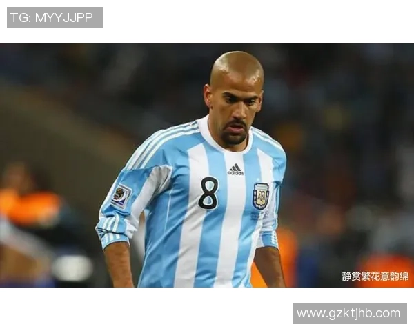 世界上最小最帅的足球球星是谁 他的身高与魅力如何影响了足球界的审美趋势