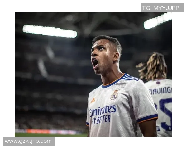 现役十大足球巨星排名与表现分析你最喜欢的球员是谁