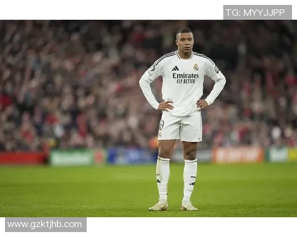 盘点足球明星经典发型图赏析展现绿茵场上独特魅力风采 盘点足球明星经典发型图赏析展现绿茵场上独特魅力风采